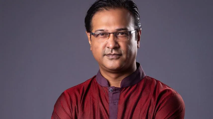 আসিফ আকবরের গাড়িতে গুলি